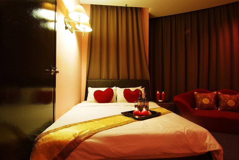 Paragon City Hotel