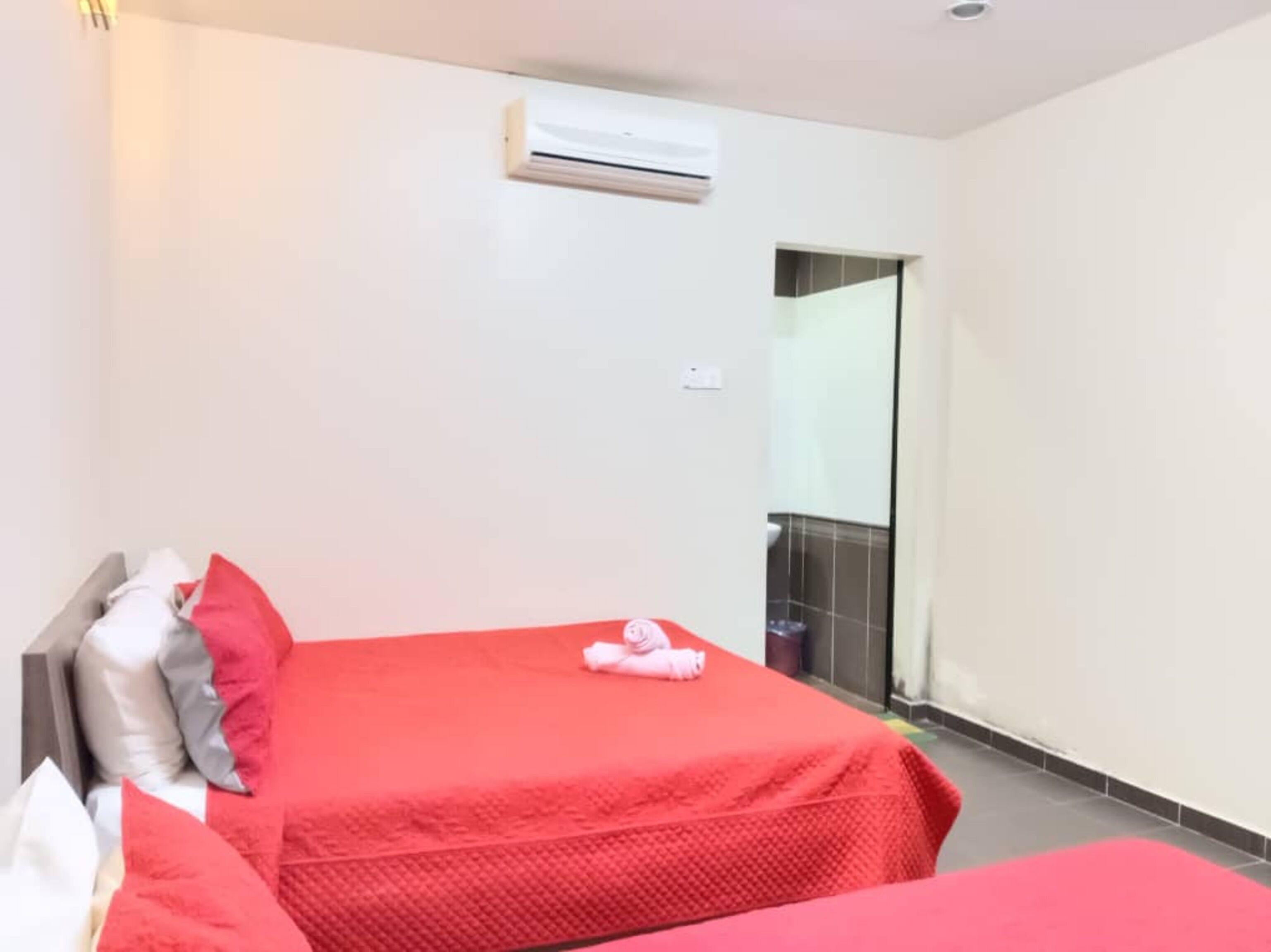OYO 91040 Hotel Ezi Inn
