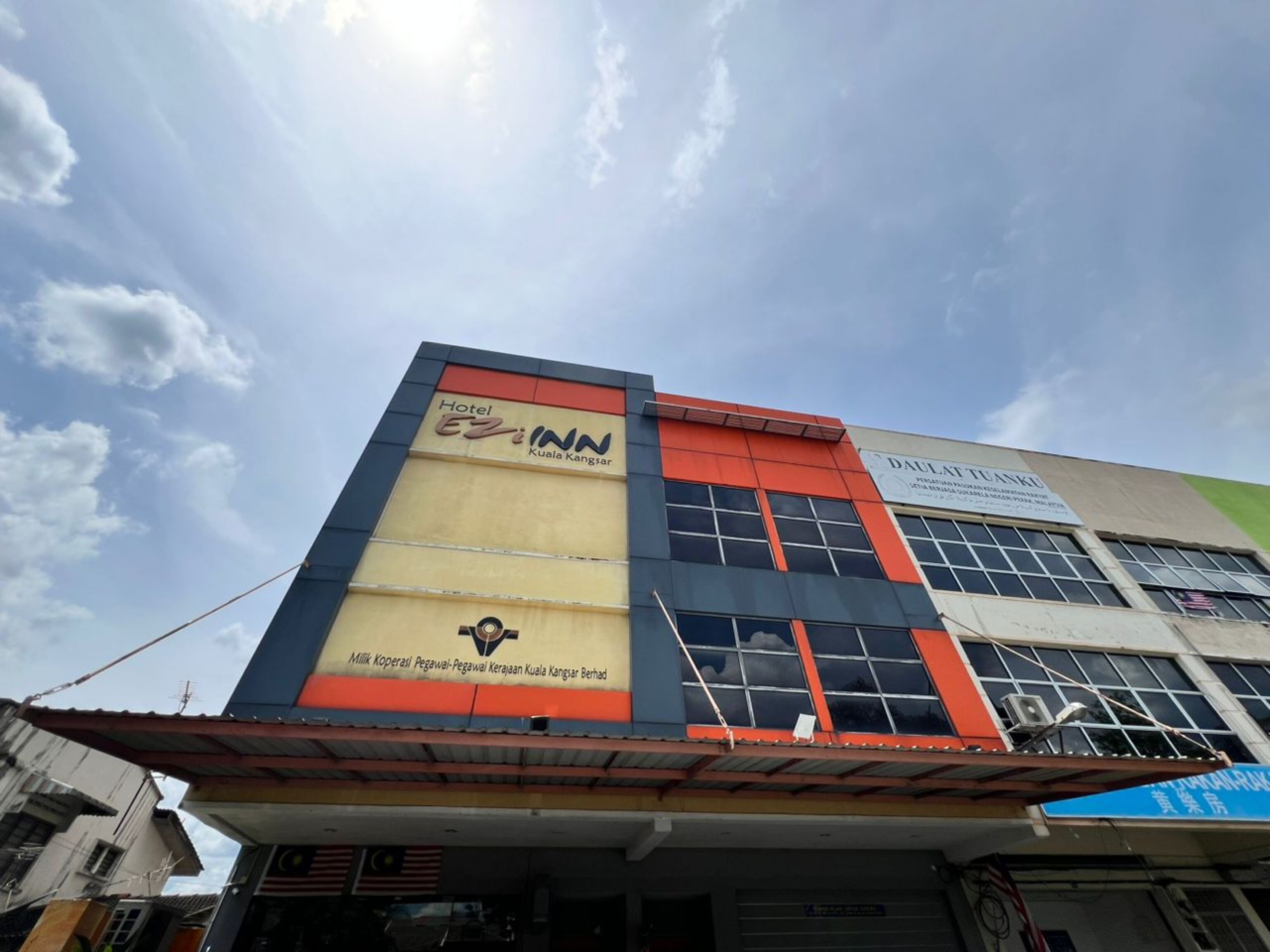 OYO 91040 Hotel Ezi Inn