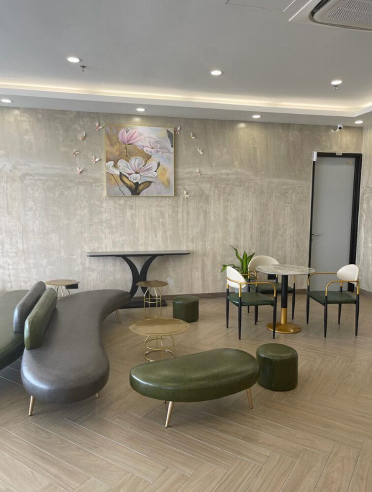 Sri Indar Hotel & Suites