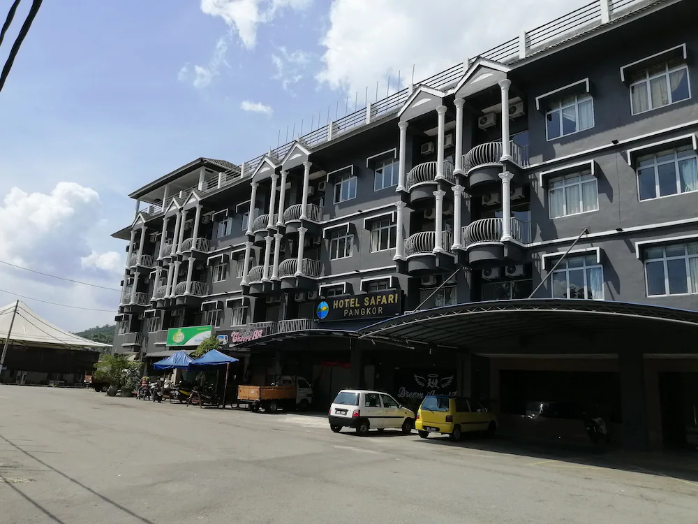 Safari Hotel by OYO Rooms
