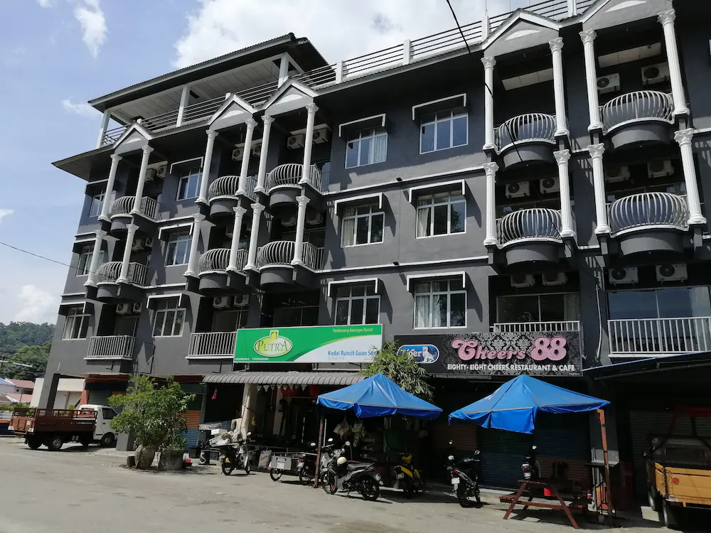 Safari Hotel by OYO Rooms