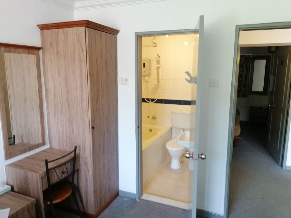Safari Hotel by OYO Rooms