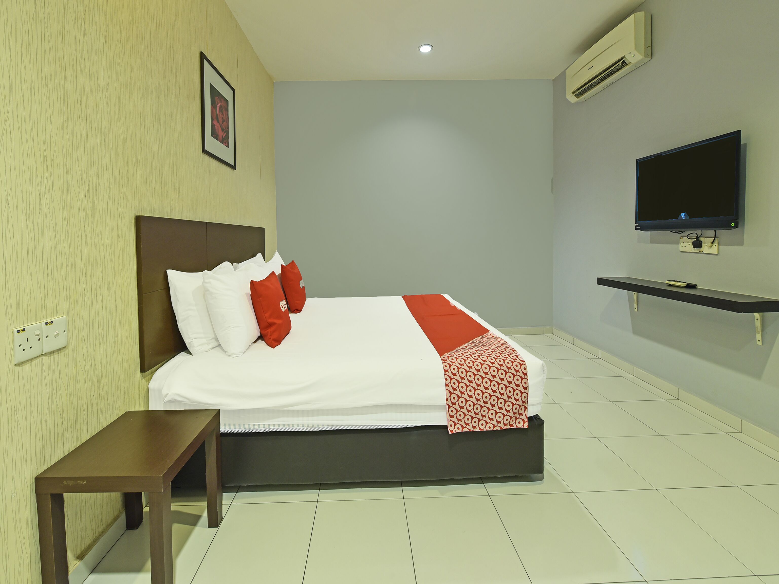 M Three Hotel by OYO