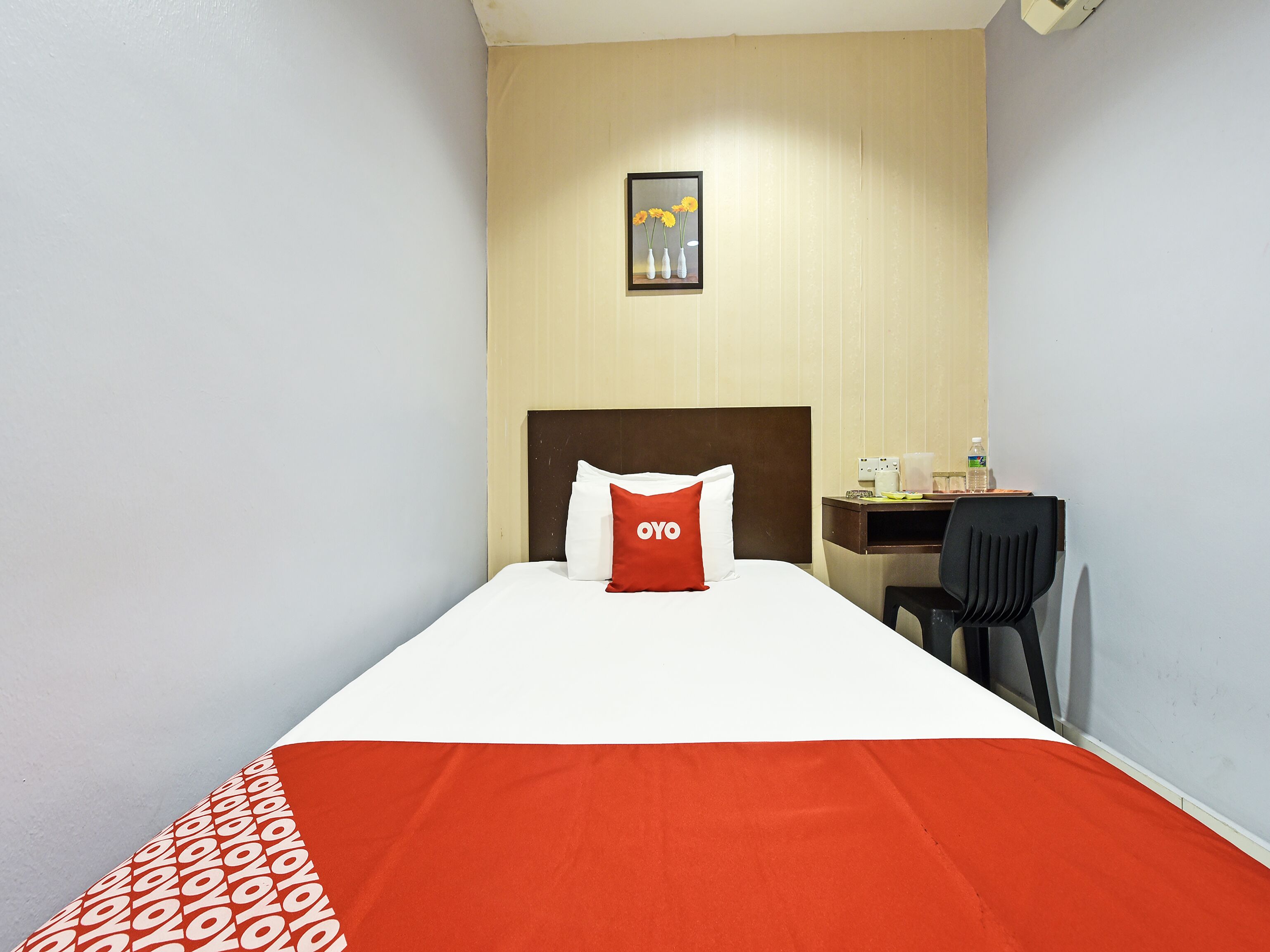 M Three Hotel by OYO
