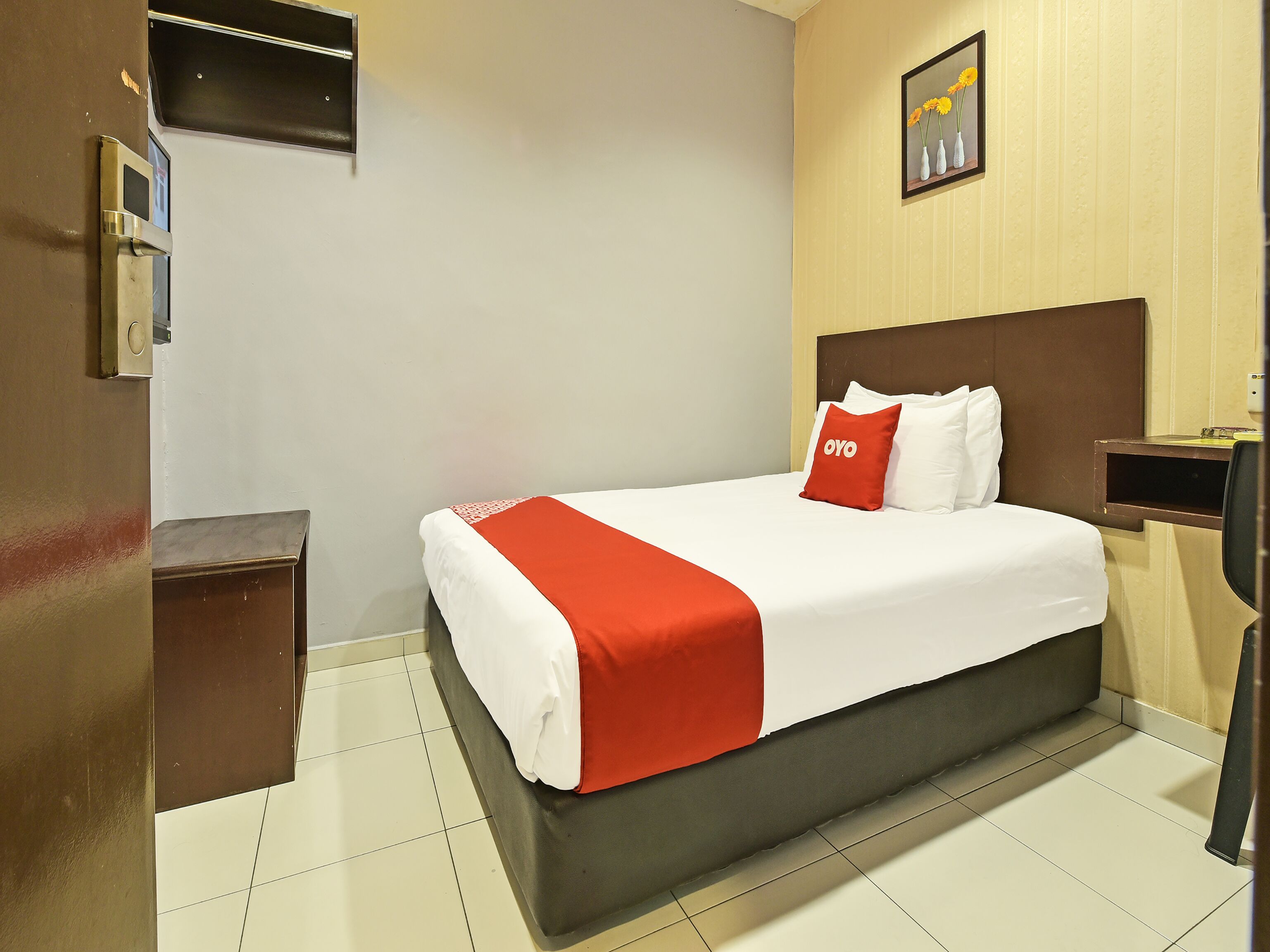 M Three Hotel by OYO