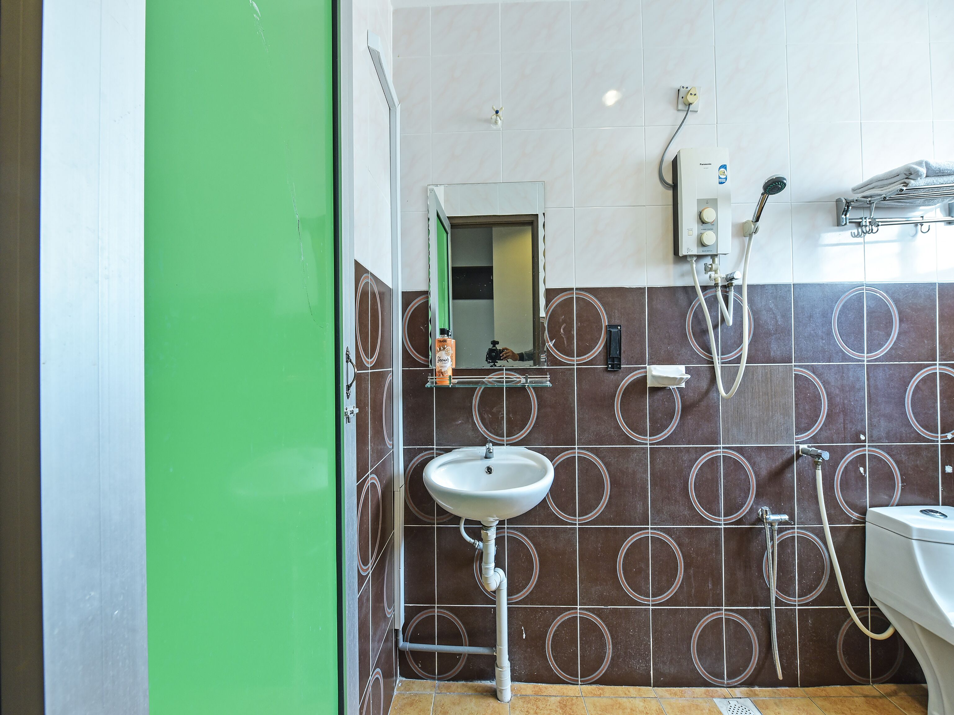 M Three Hotel by OYO