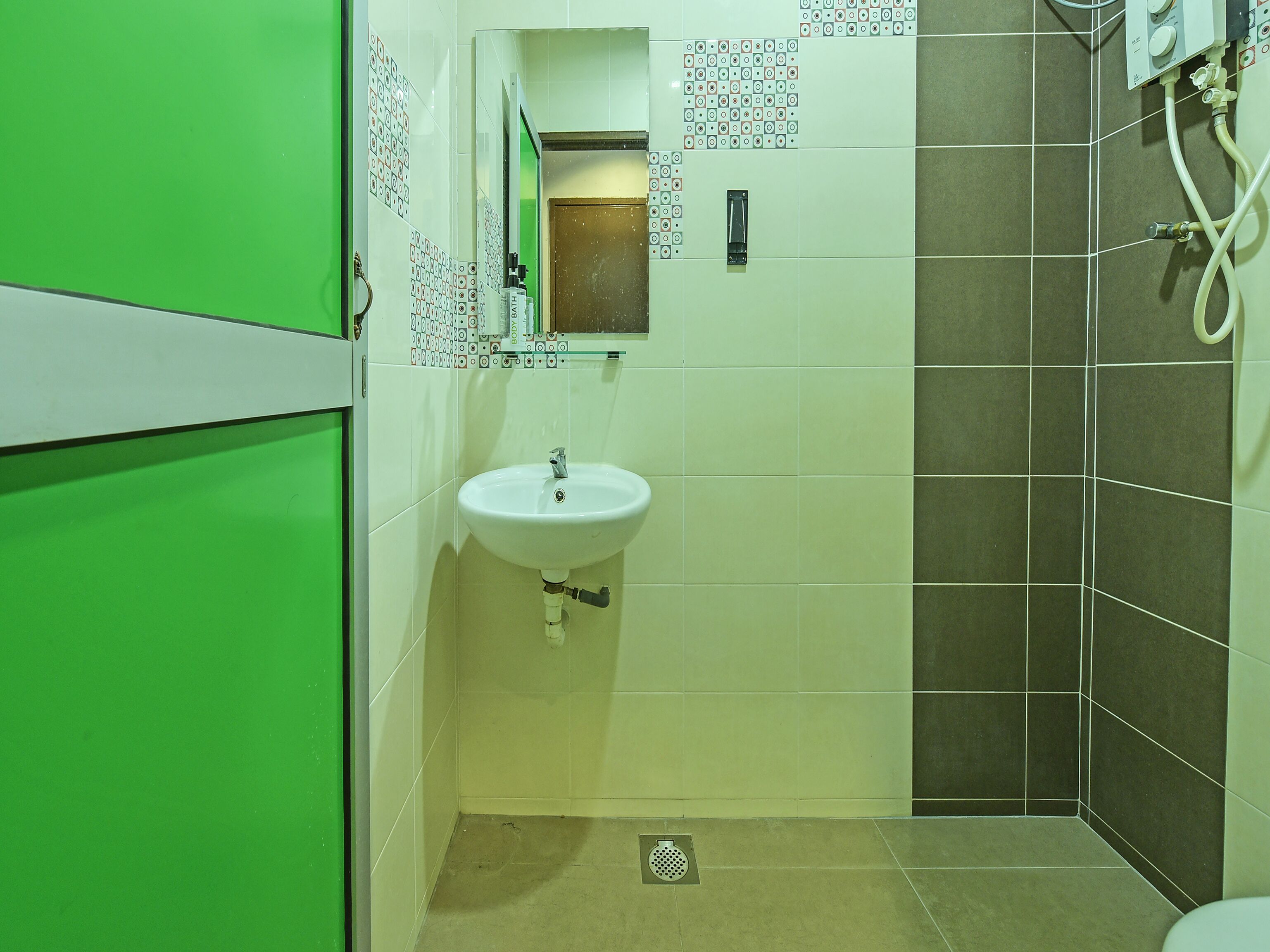 M Three Hotel by OYO