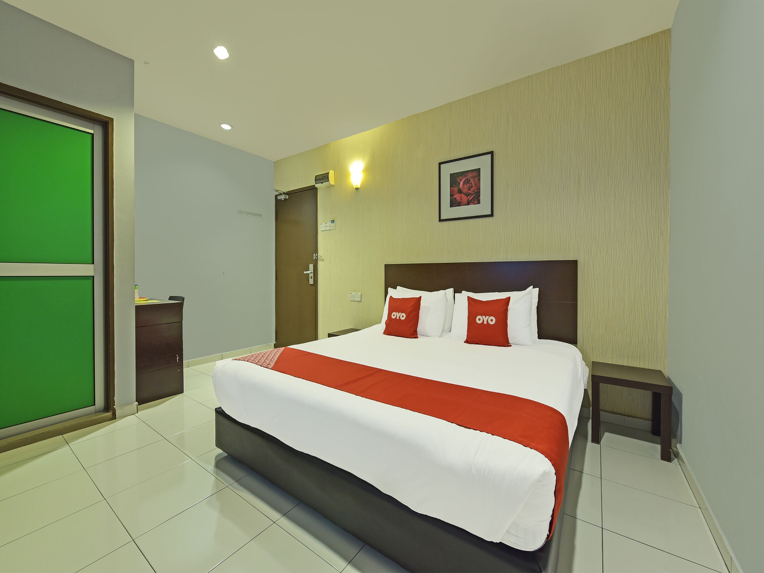 M Three Hotel by OYO