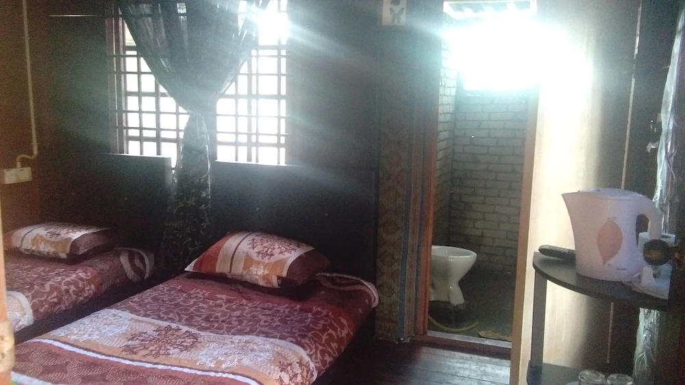YC Chalet Roomstay Lekir
