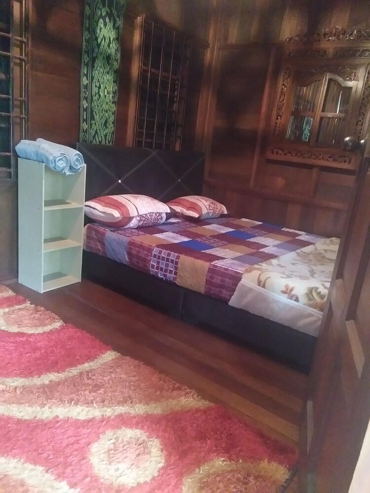 YC Chalet Roomstay Lekir