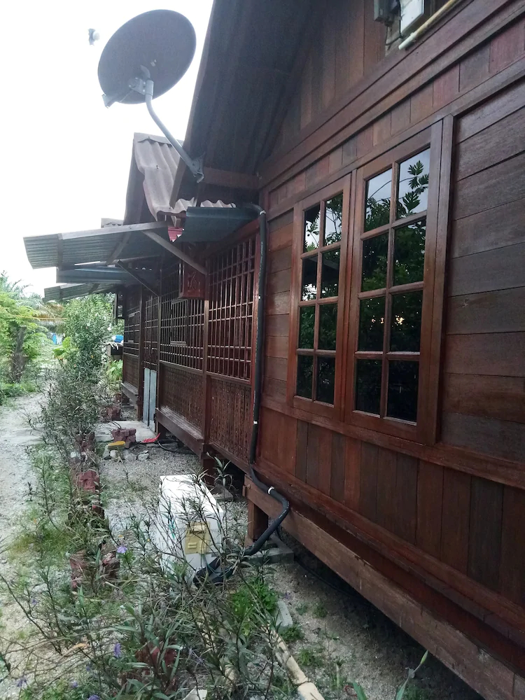 YC Chalet Roomstay Lekir