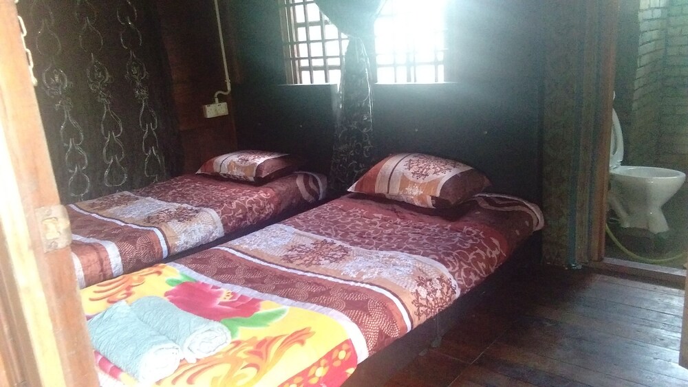 YC Chalet Roomstay Lekir