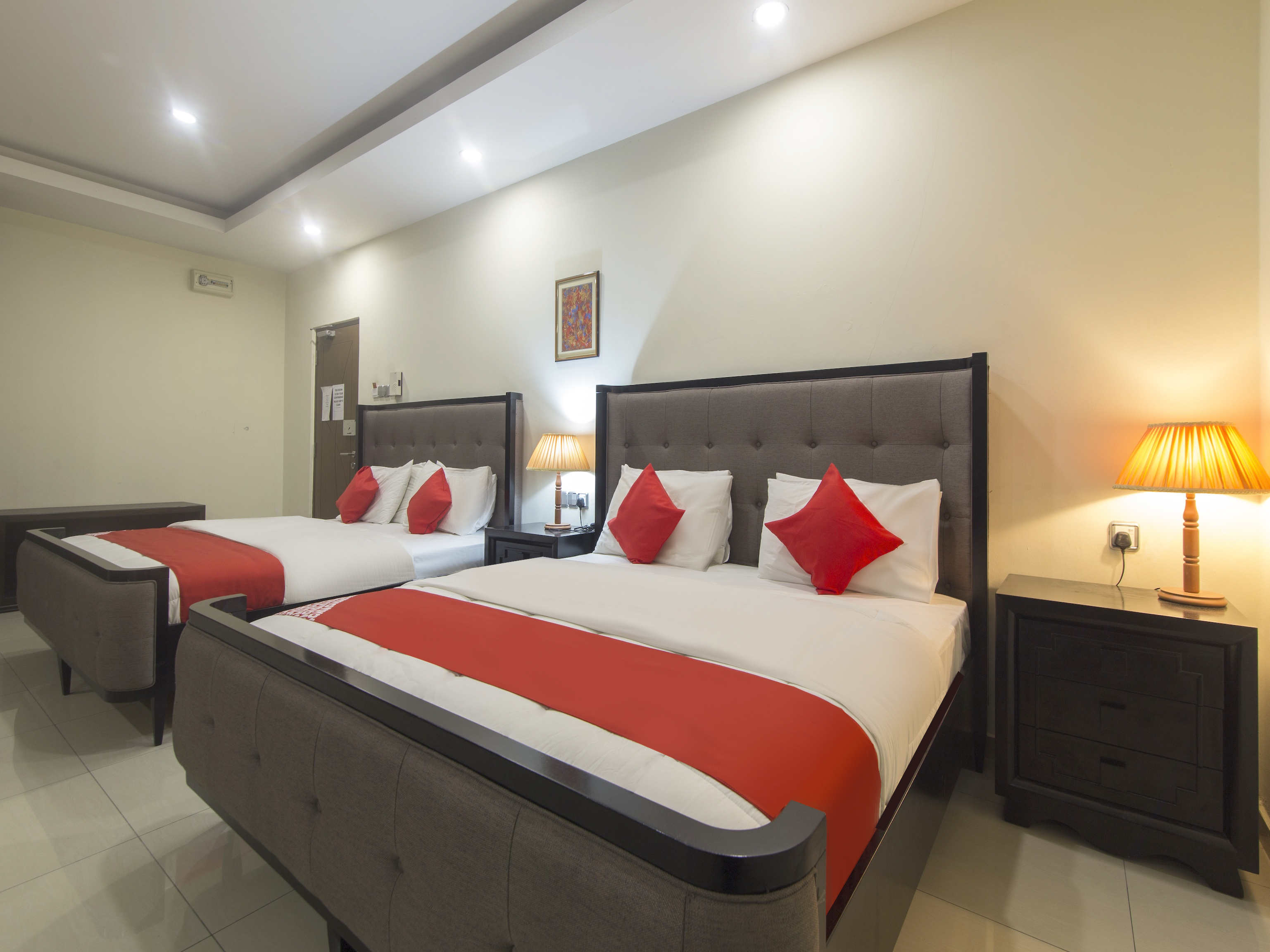 Capital O 90653 Maxwell Inn Boutique Hotel