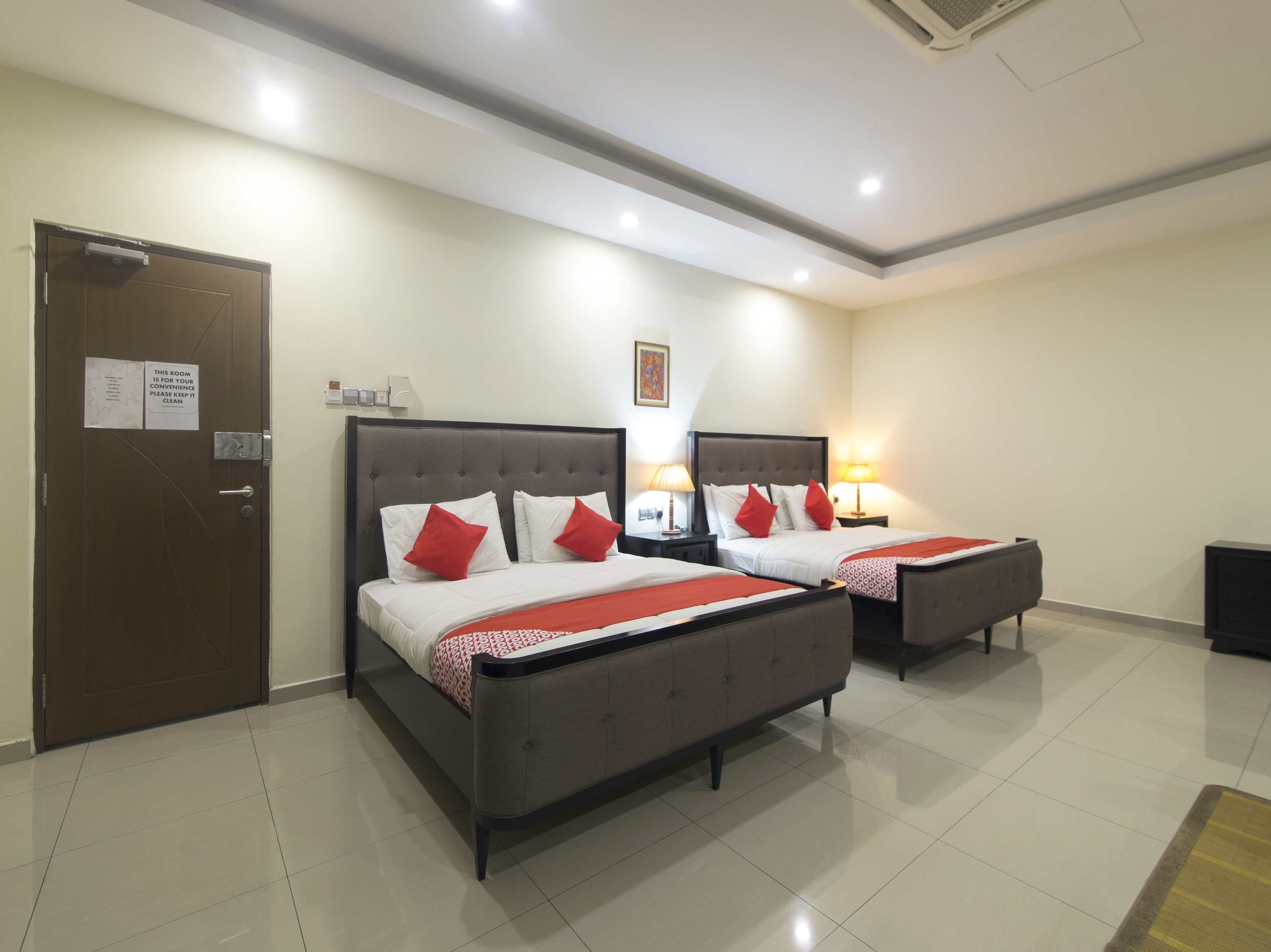 Capital O 90653 Maxwell Inn Boutique Hotel