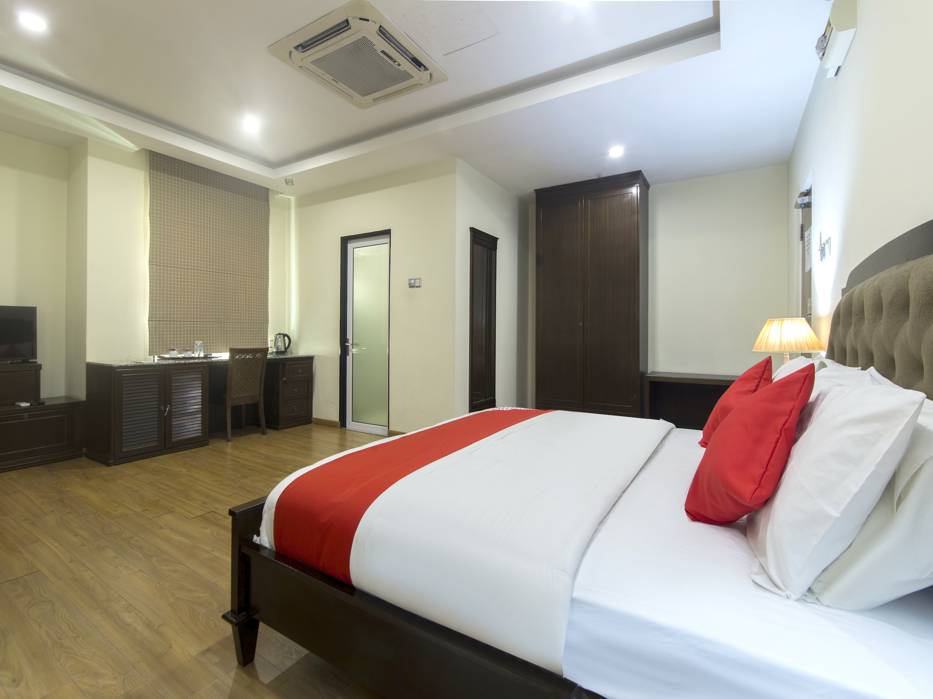 Capital O 90653 Maxwell Inn Boutique Hotel
