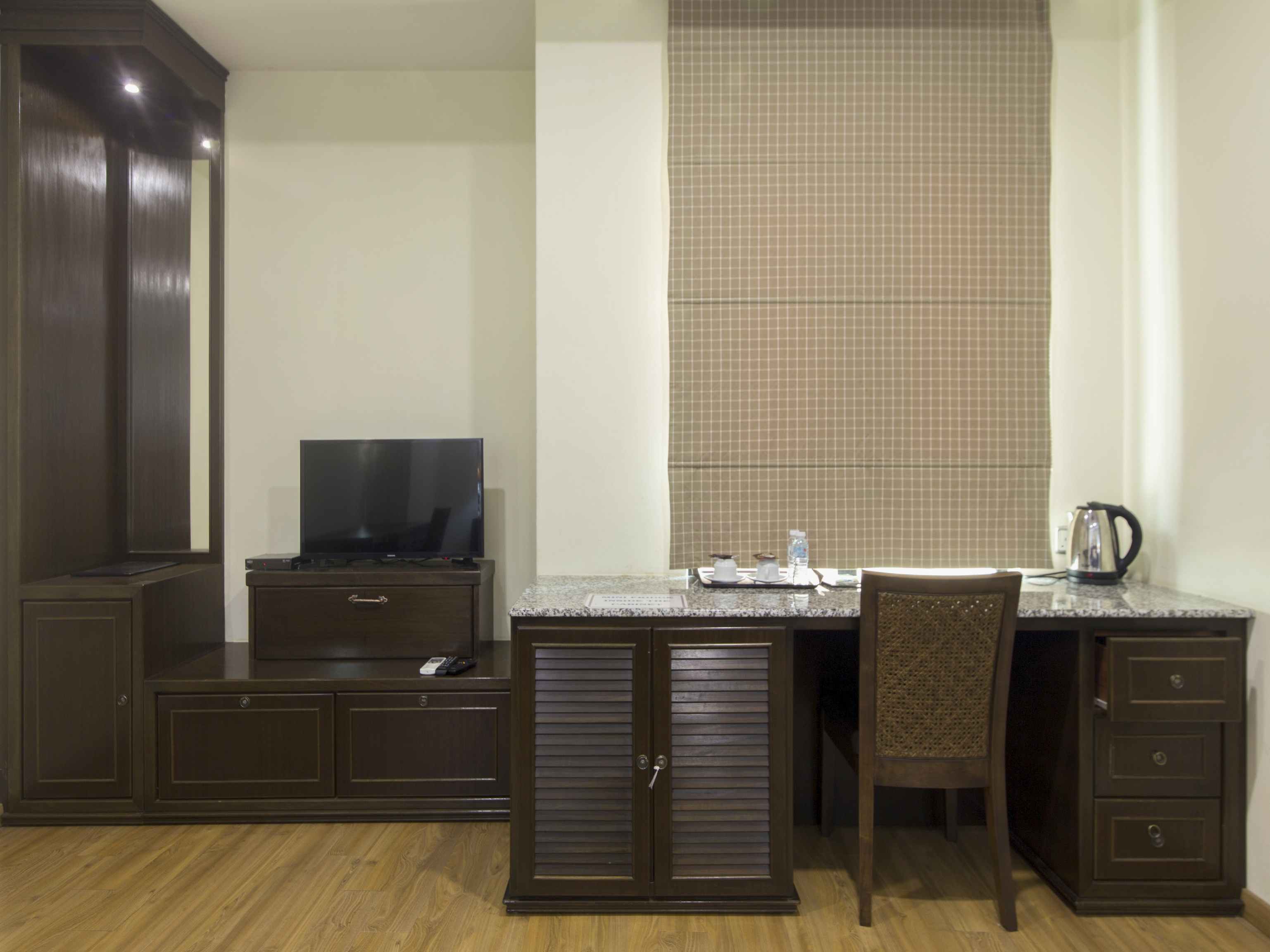 Capital O 90653 Maxwell Inn Boutique Hotel