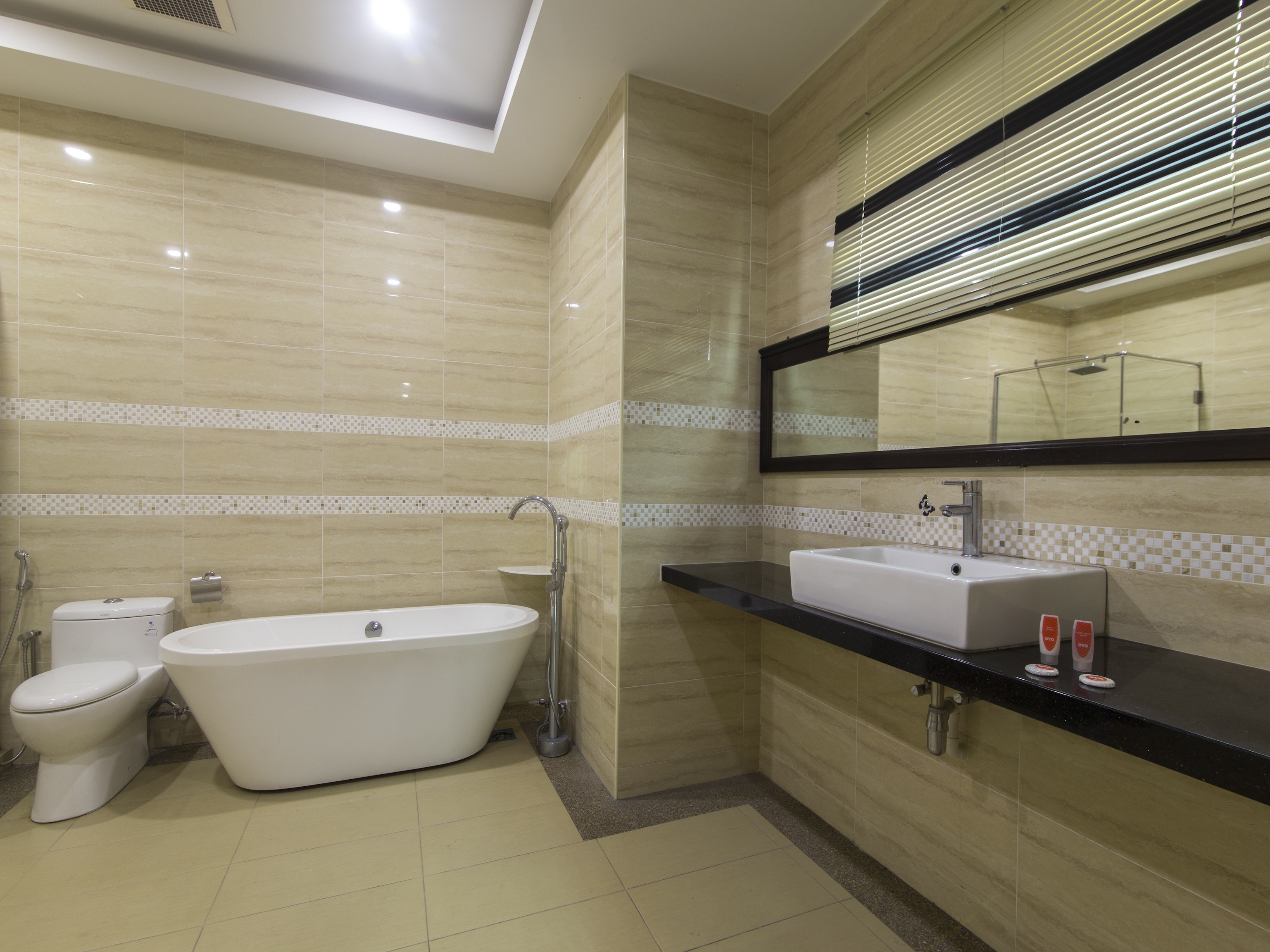 Capital O 90653 Maxwell Inn Boutique Hotel
