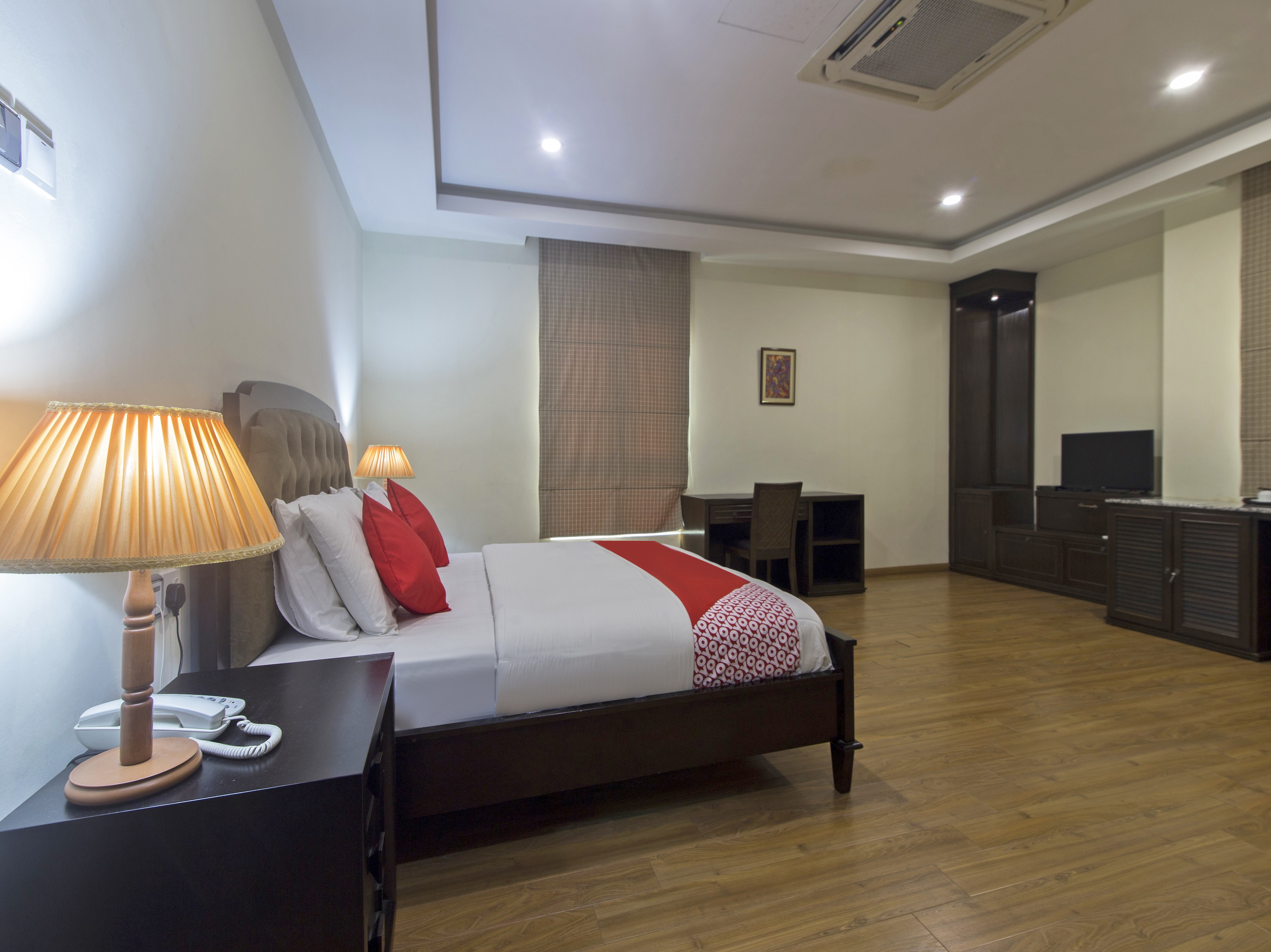 Capital O 90653 Maxwell Inn Boutique Hotel