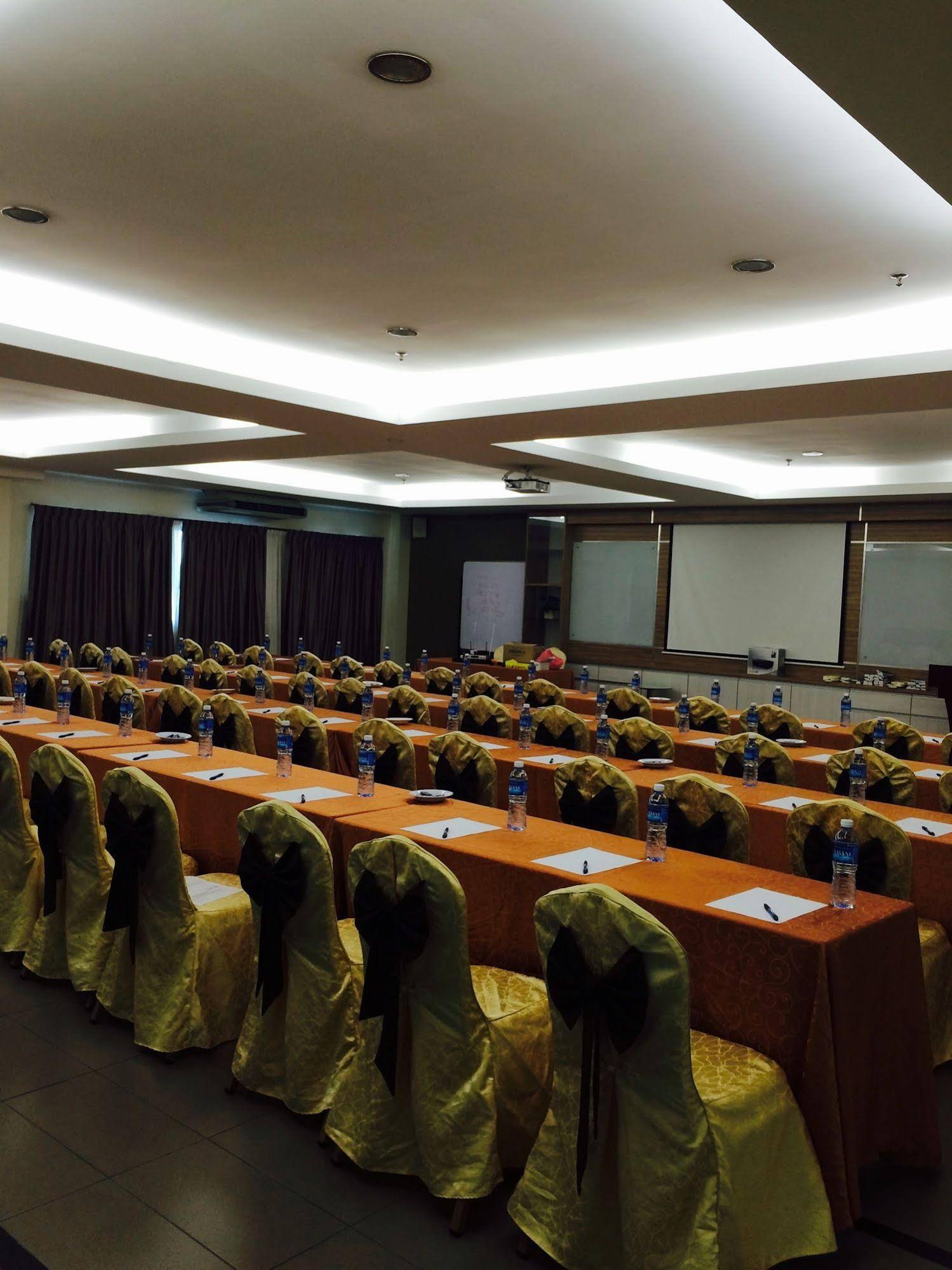 Grand Court Hotel