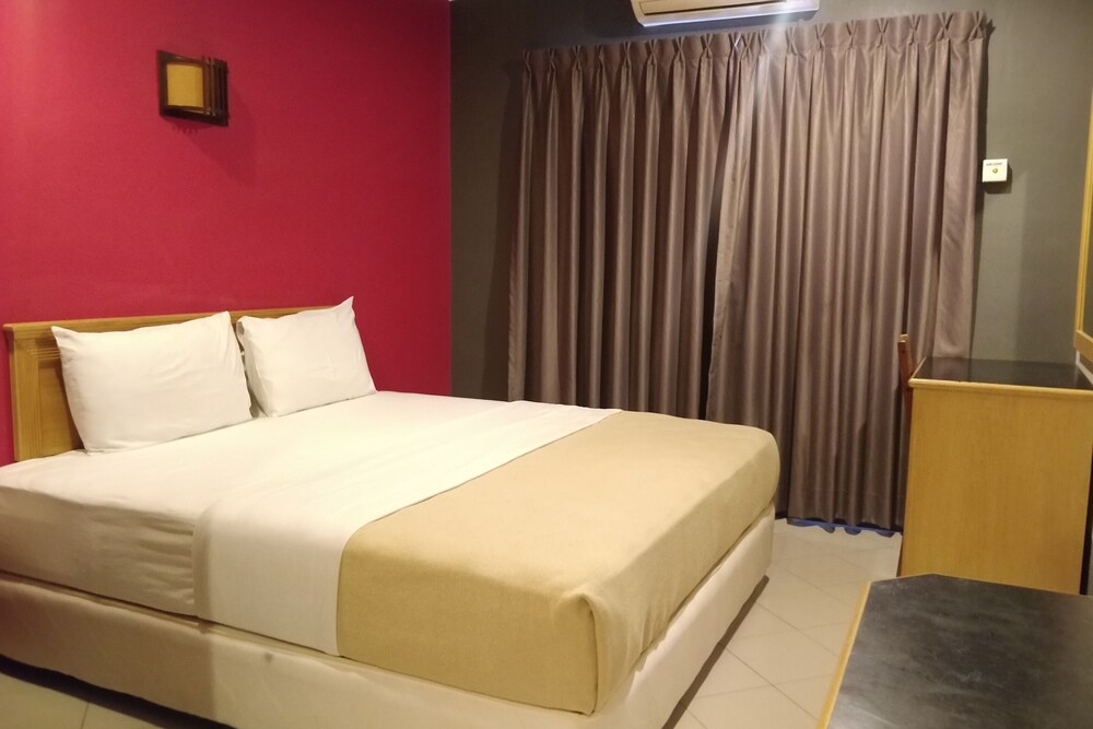 V Hotel by OYO