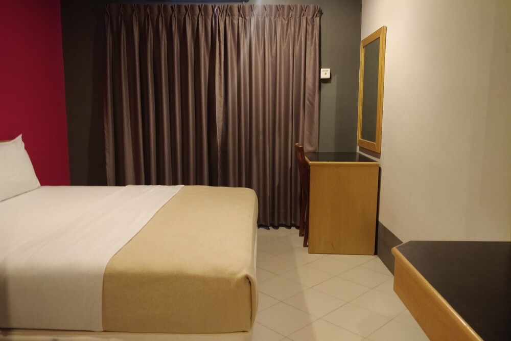 V Hotel by OYO