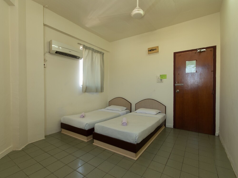 Evergreen Hotel by OYO Rooms