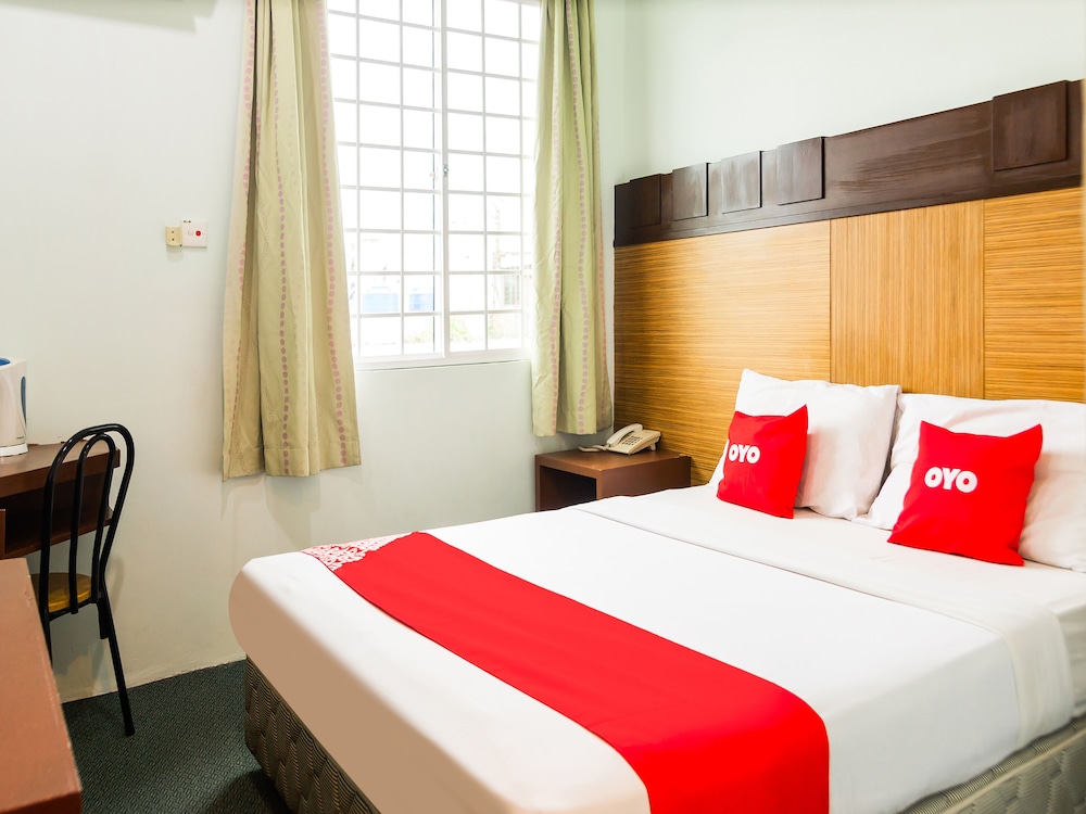 Royal Hotel by OYO Rooms