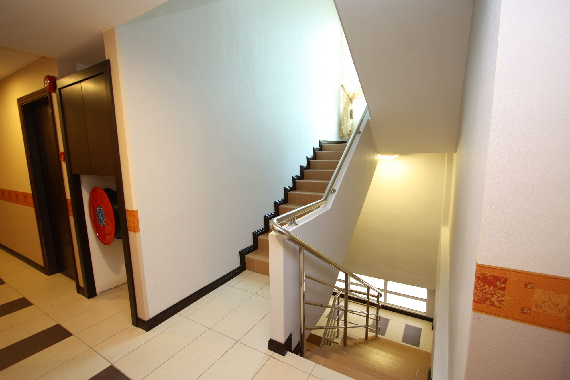 1 City Hotel