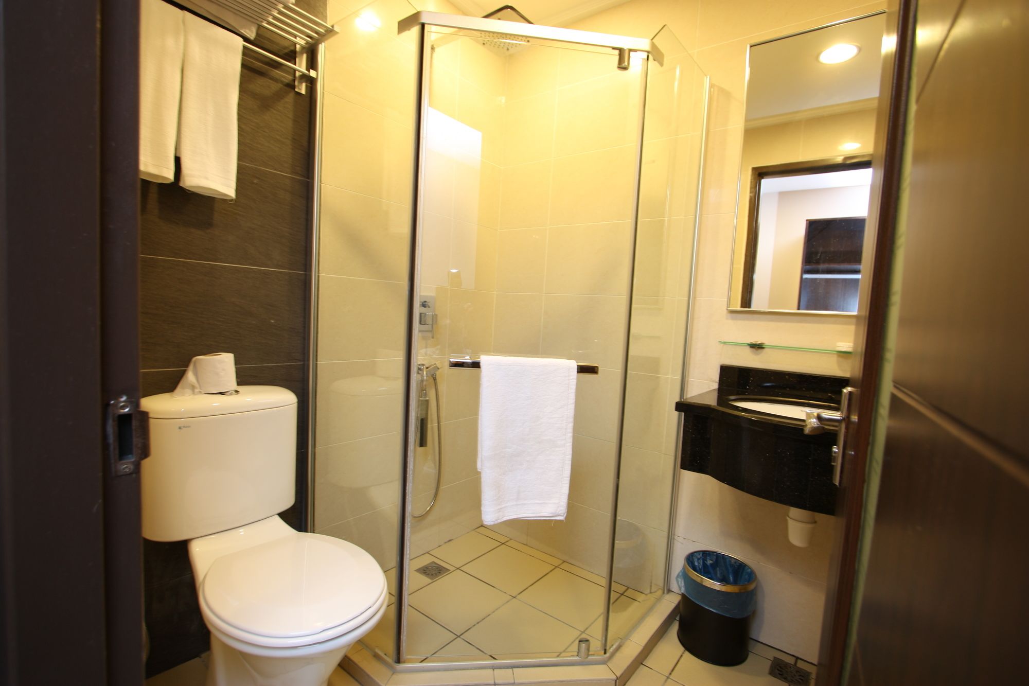 1 City Hotel