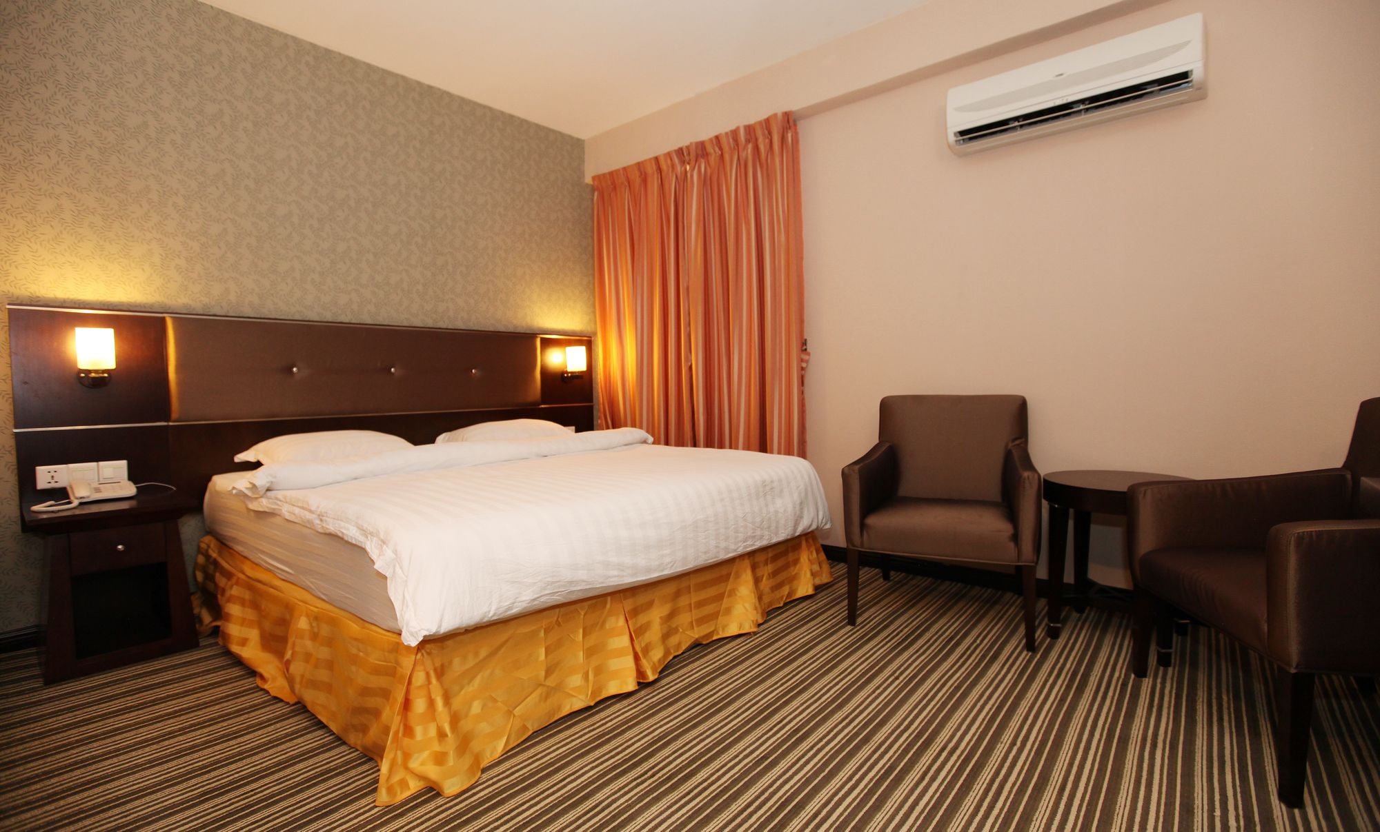 1 City Hotel