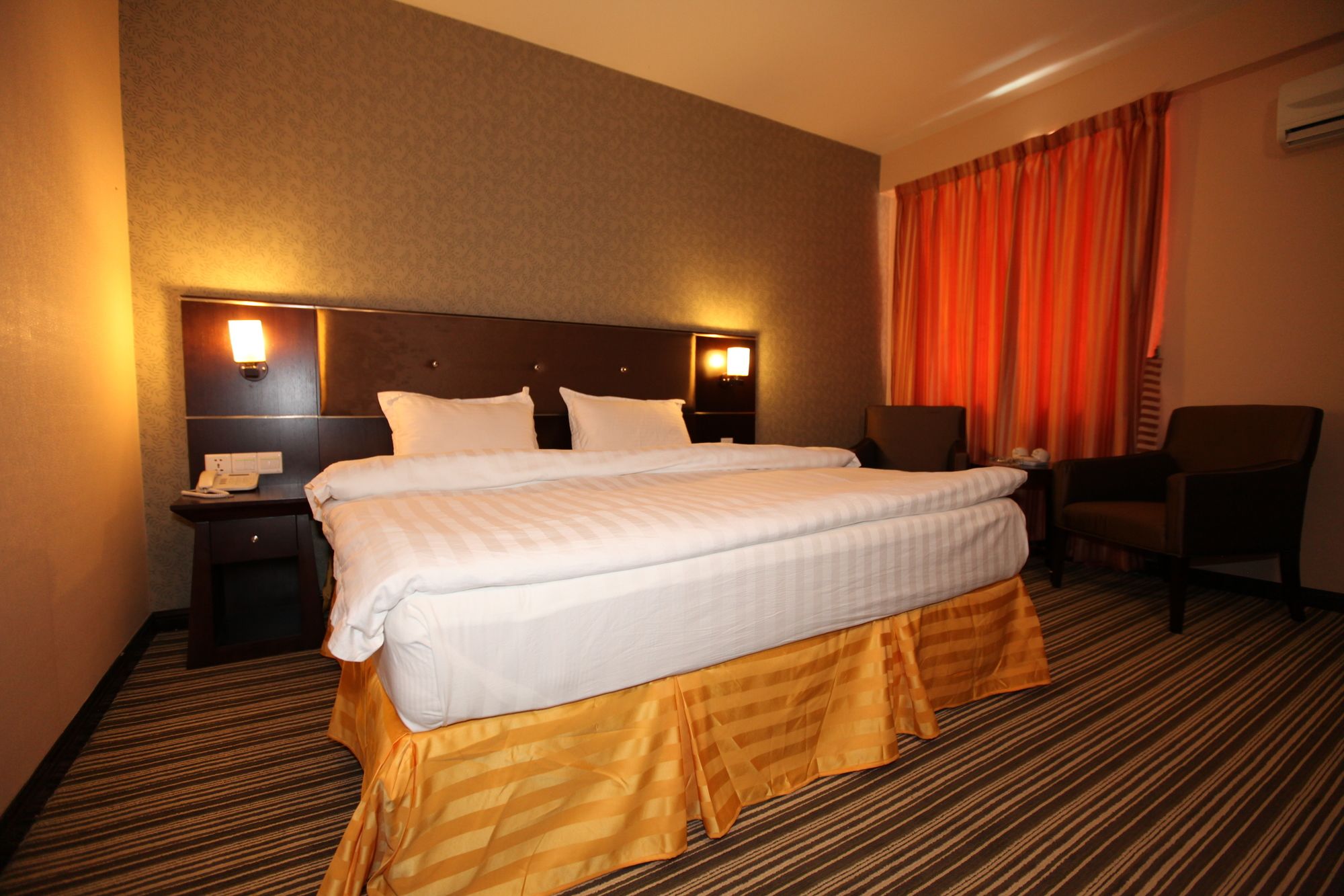 1 City Hotel