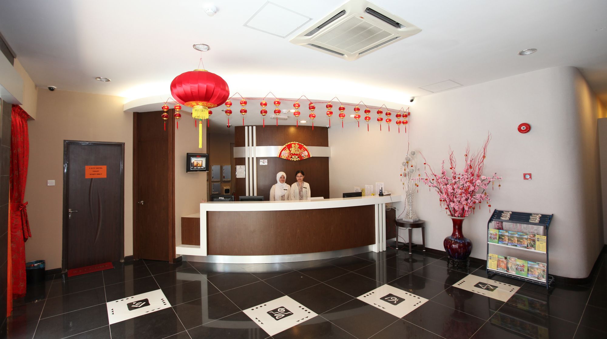 1 City Hotel