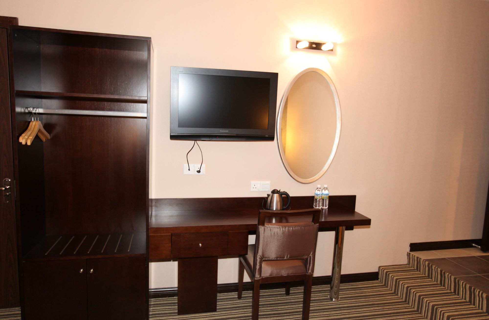 1 City Hotel