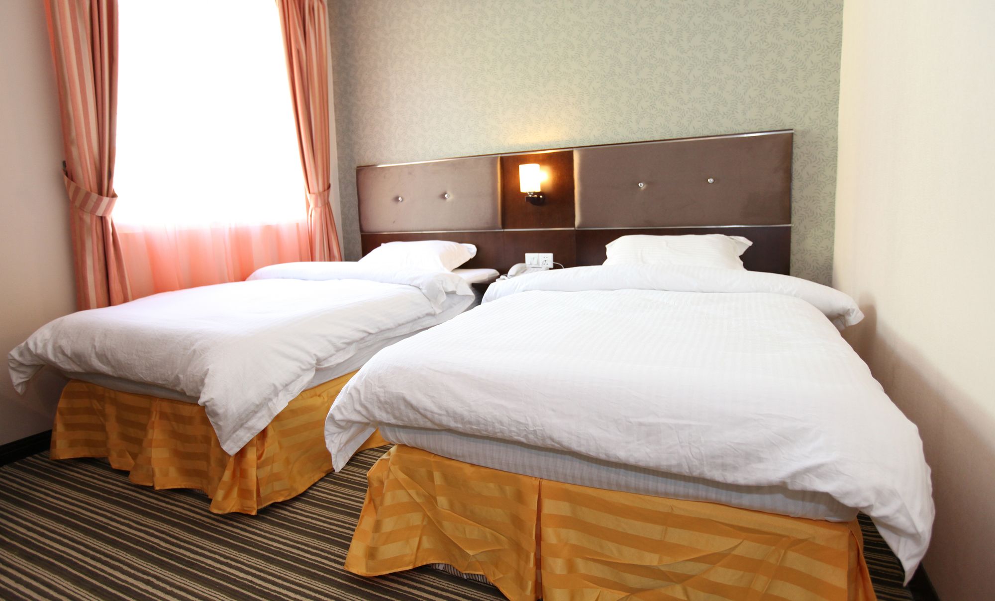 1 City Hotel