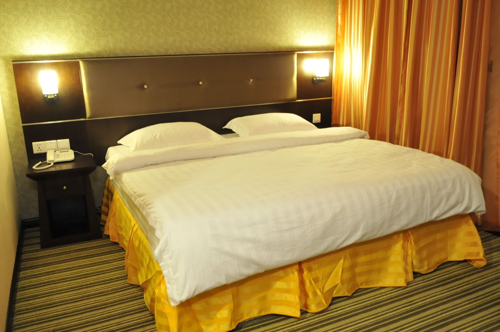 1 City Hotel