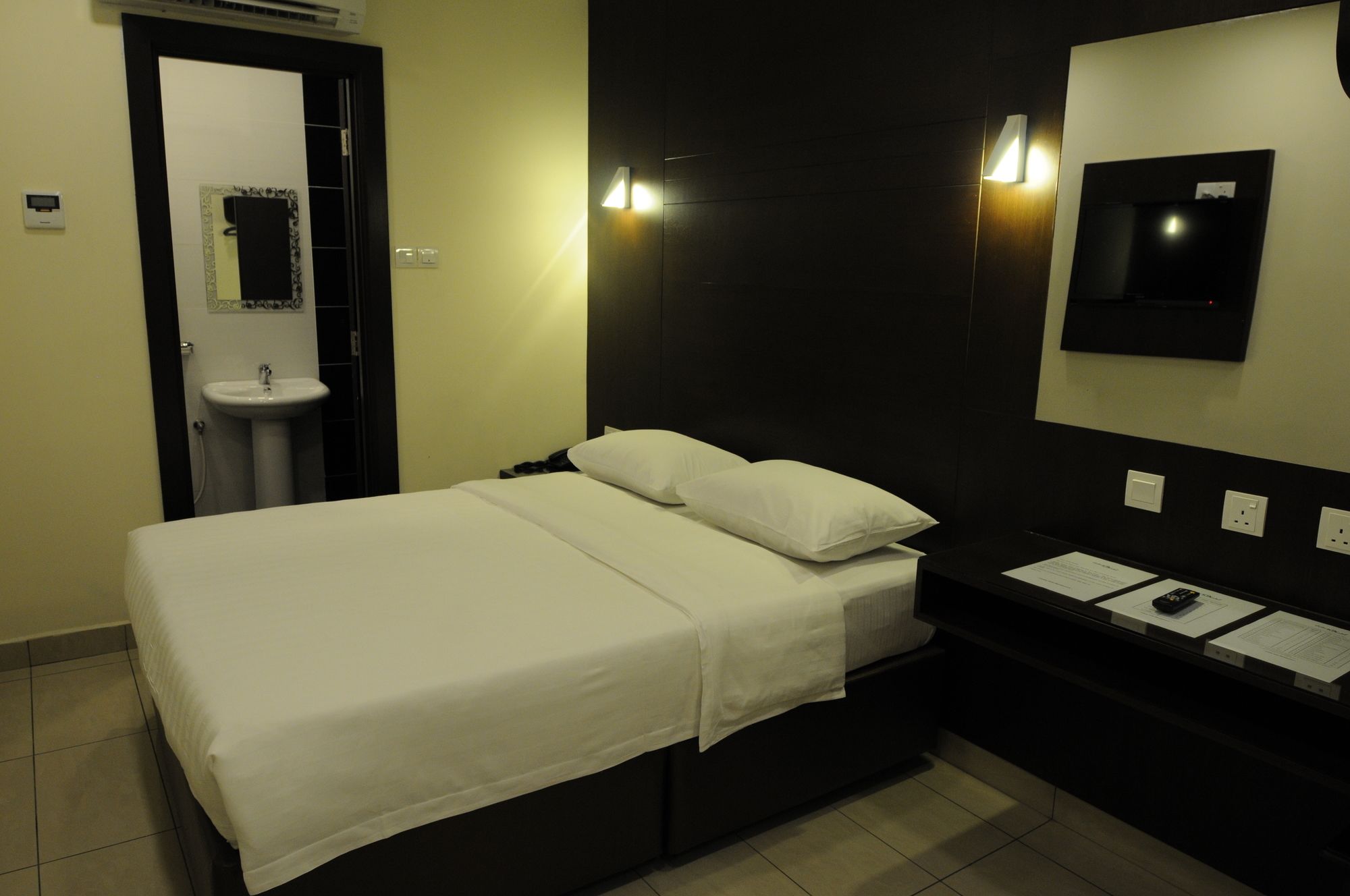 Cathay Hotel