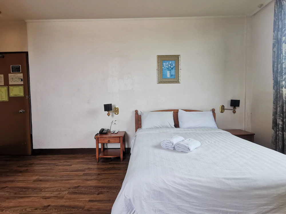 Hotel Holiday Park by OYO Rooms