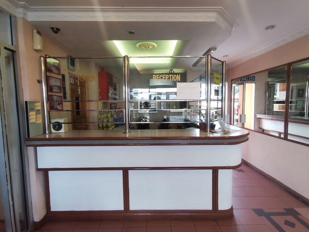 Hotel Holiday Park by OYO Rooms