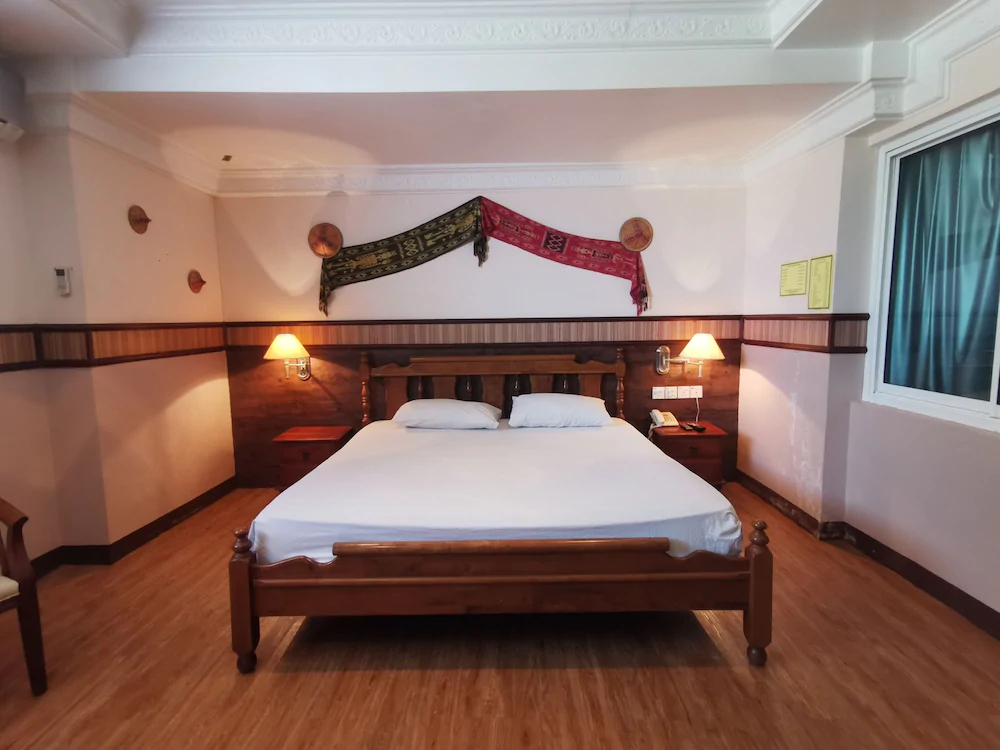 Hotel Holiday Park by OYO Rooms