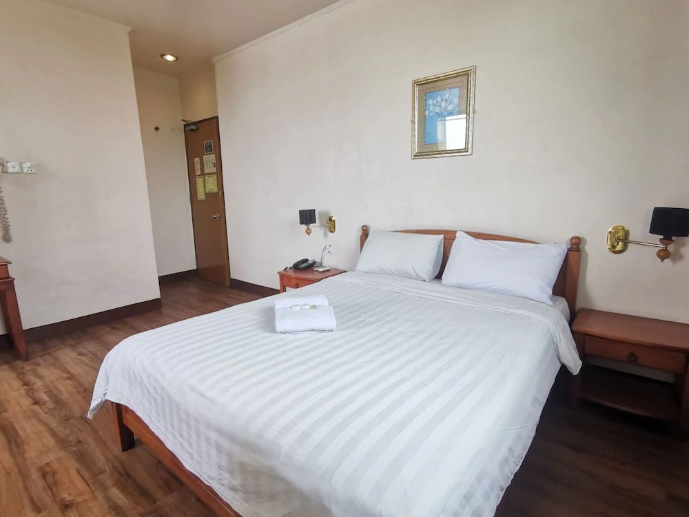 Hotel Holiday Park by OYO Rooms