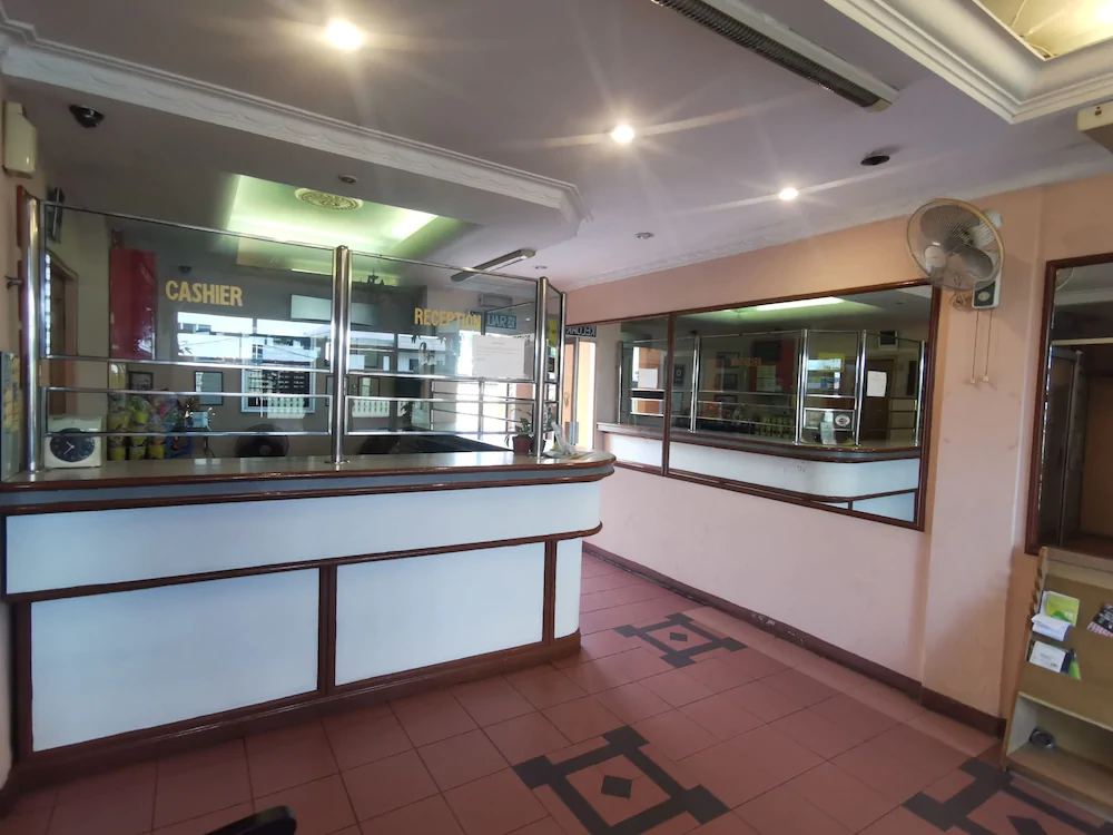 Hotel Holiday Park by OYO Rooms