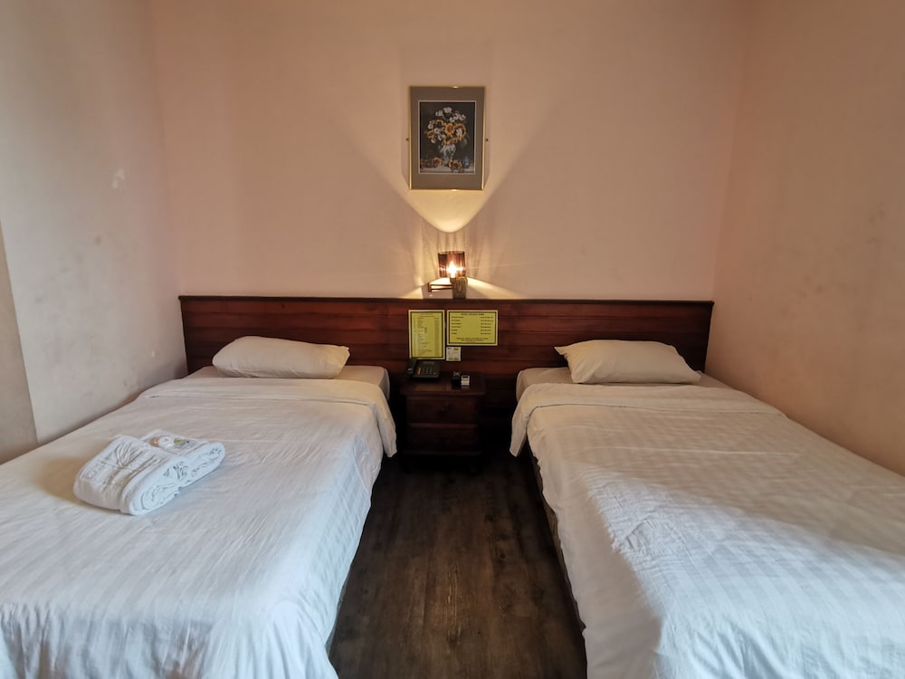 Hotel Holiday Park by OYO Rooms