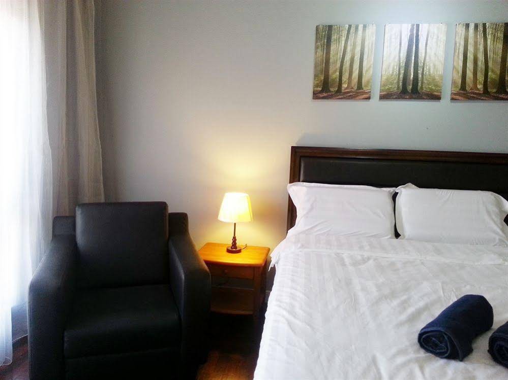 KK Marina Court Resort Vacation Condos & Holiday Service Suites