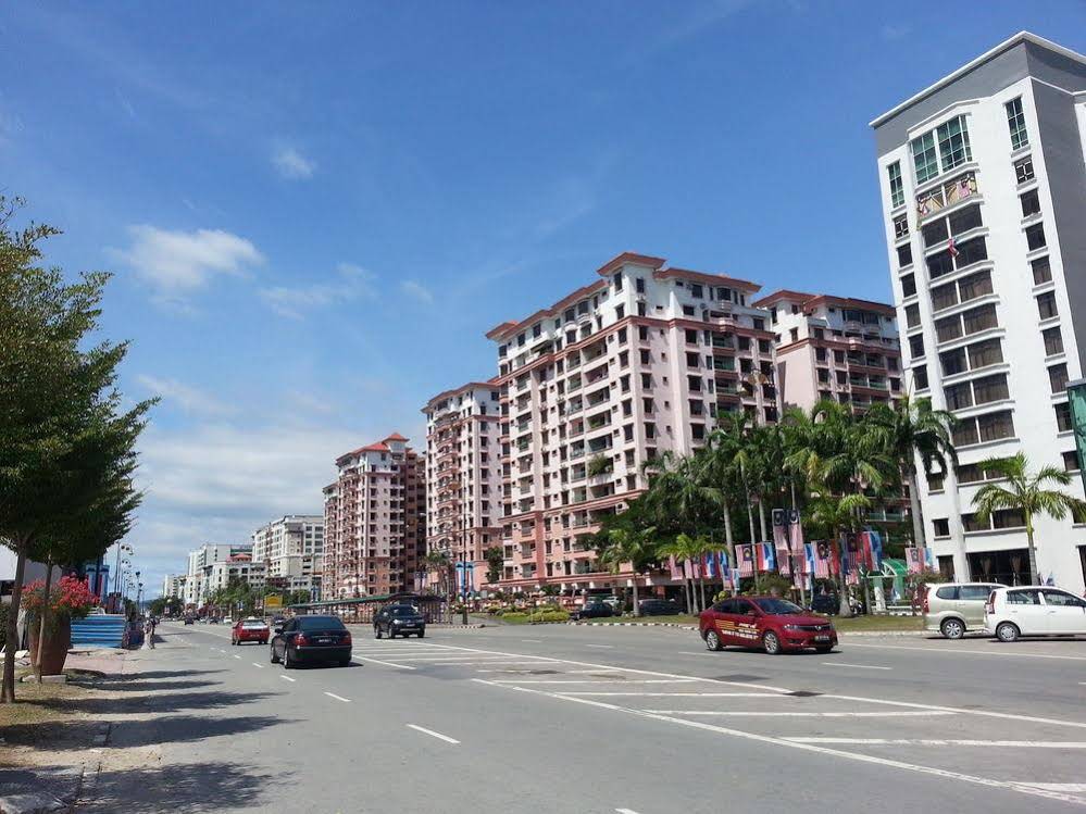 KK Marina Court Resort Vacation Condos & Holiday Service Suites