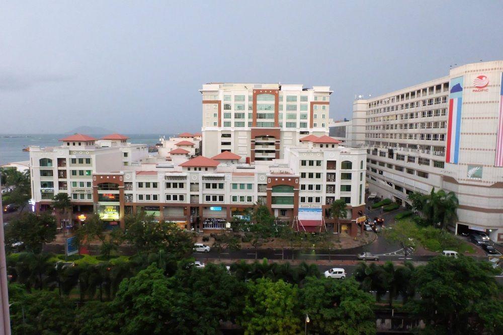 Marina Court Resort Condominium