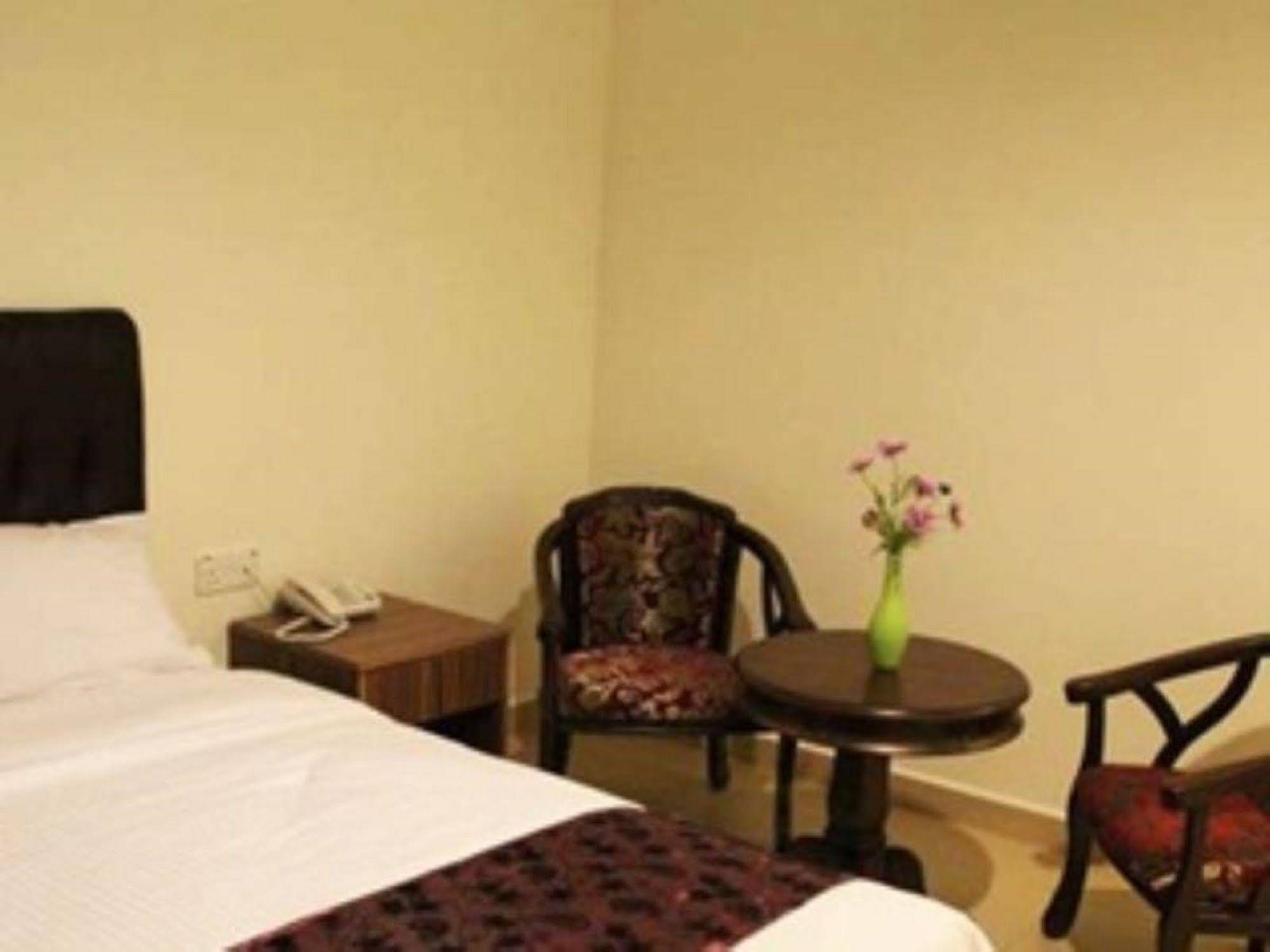 One Lintas Jaya Hotel