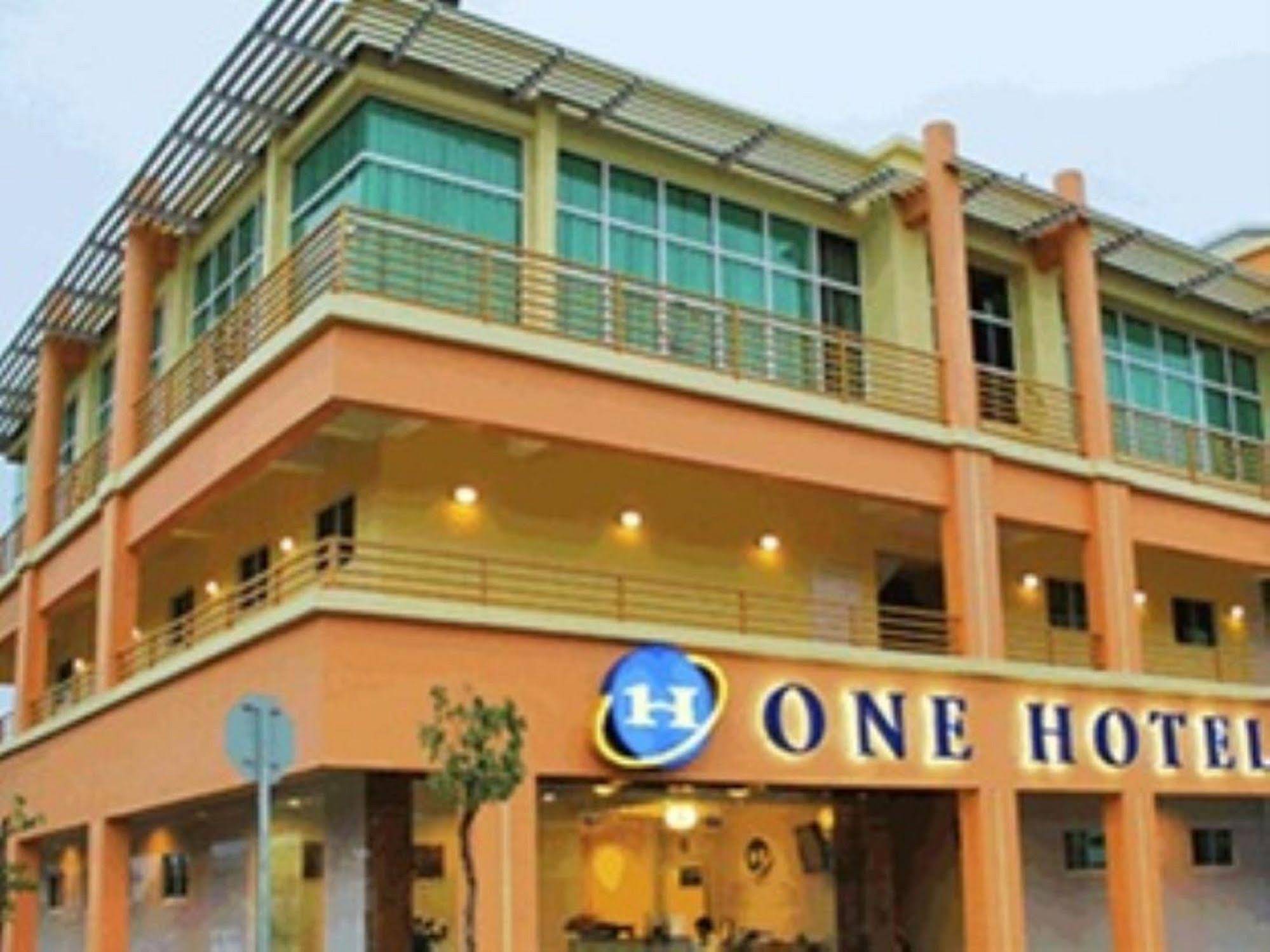 One Lintas Jaya Hotel