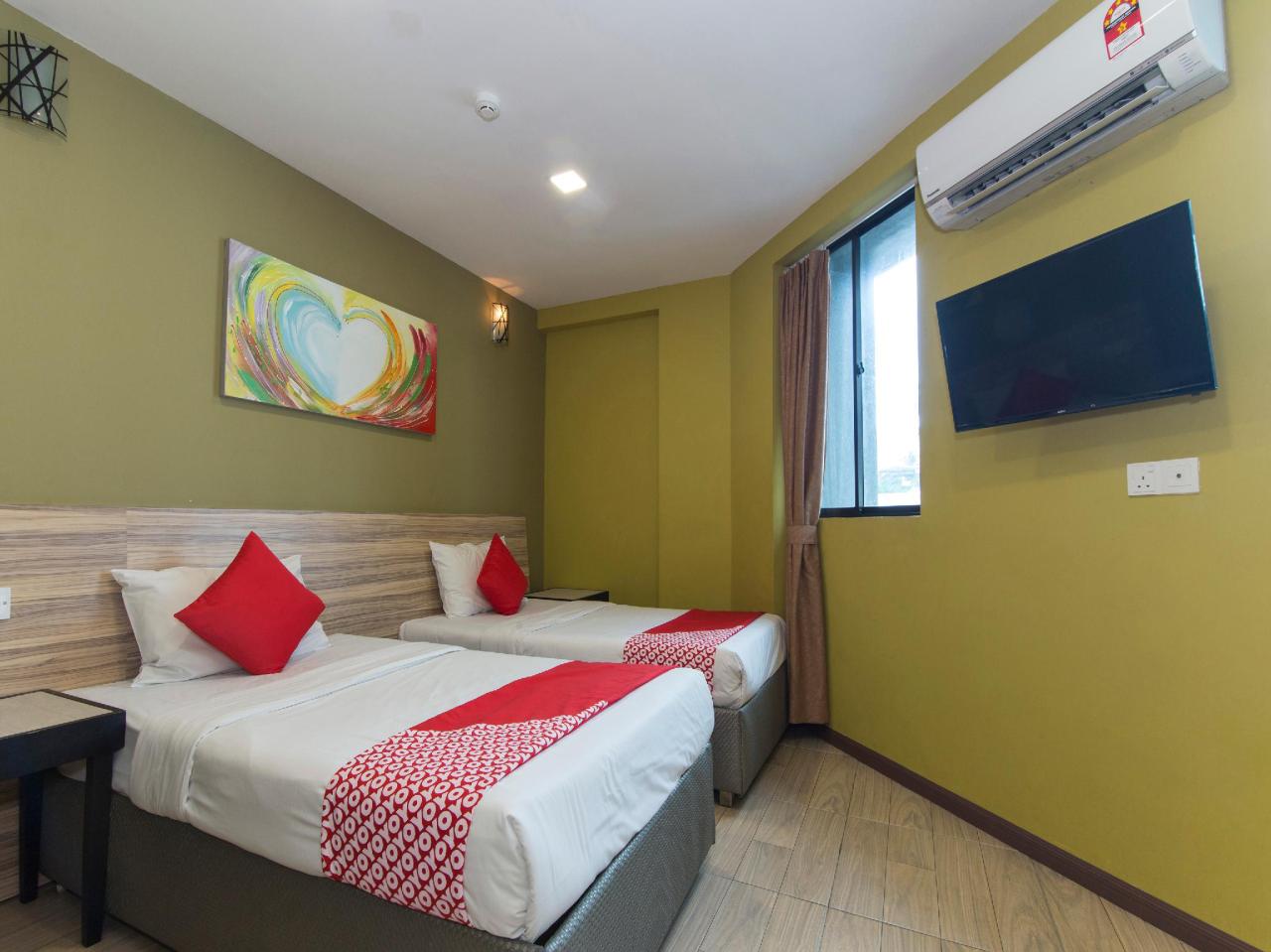 OYO 228 Basic Hotel