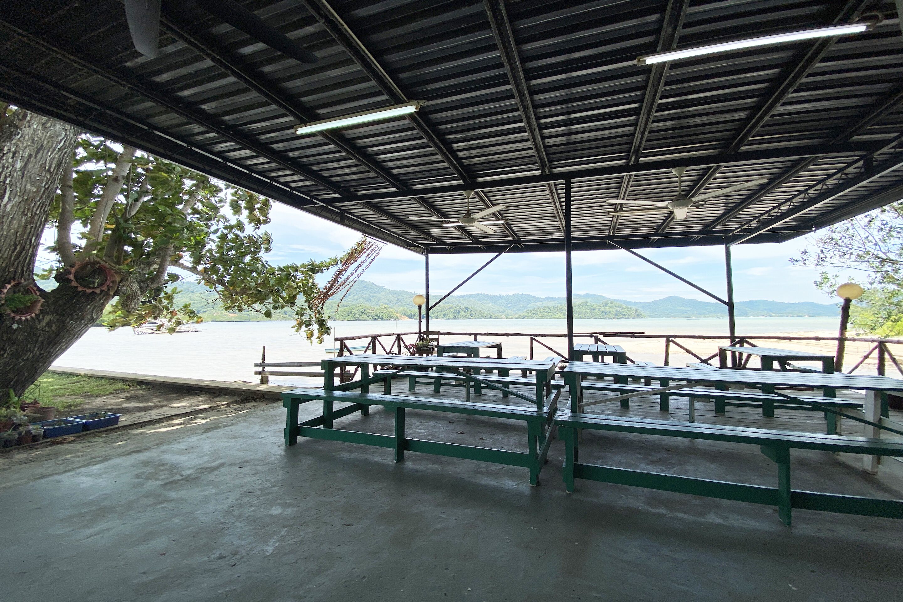 Oyo Home 90319 Ambong Bay Resthouse Homes